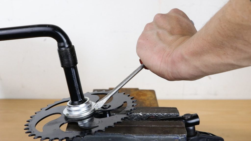 Tightening the cone on a one piece crank