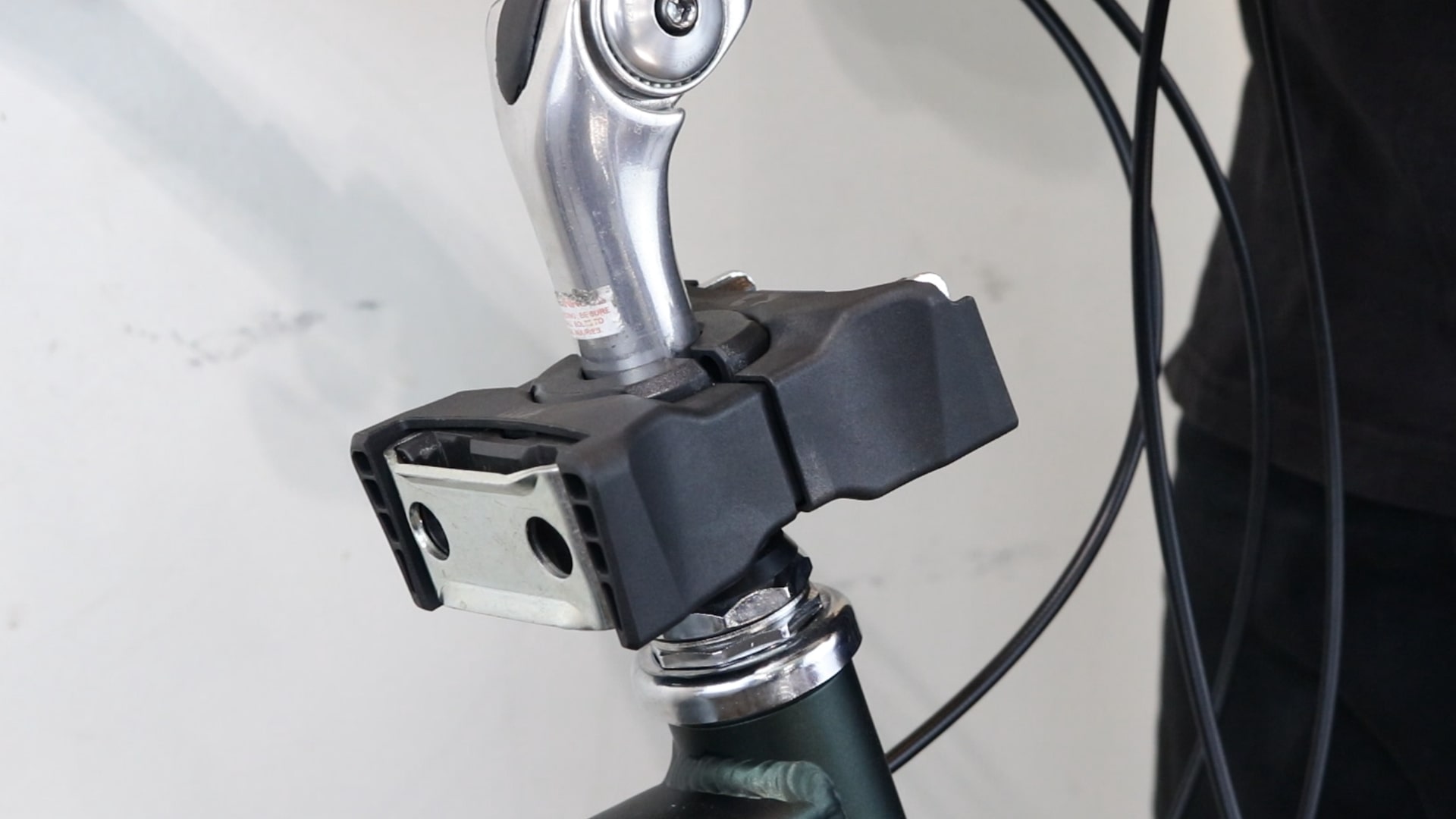 How to fit a childs bike seat