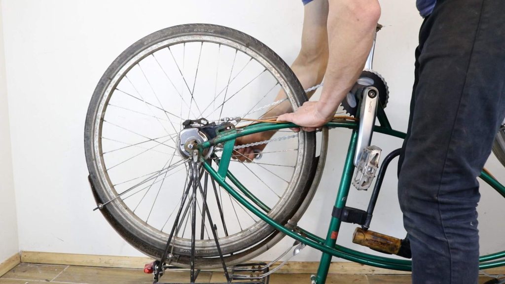 how to tighten bike chain