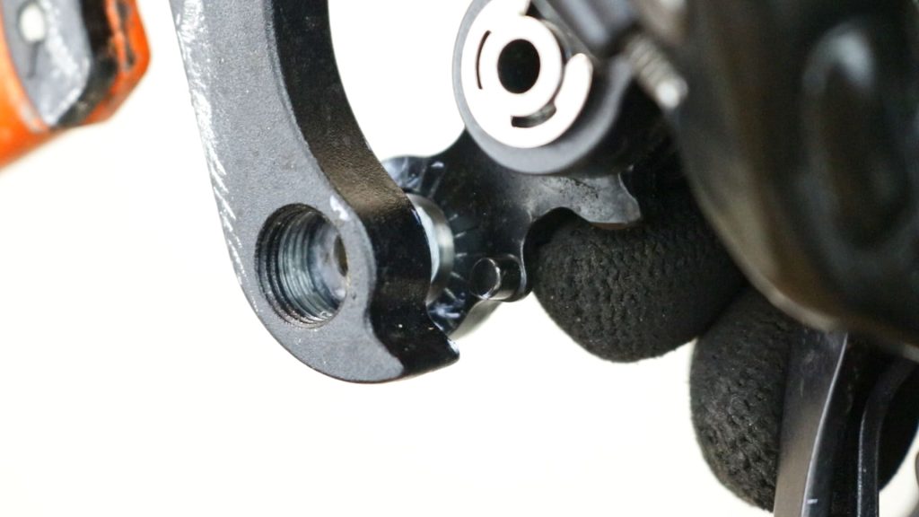 how to replace rear derailleur