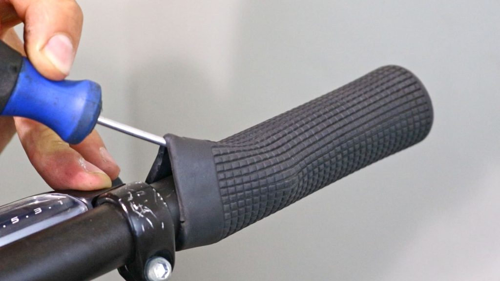 fitting screwdriver under bike grip
