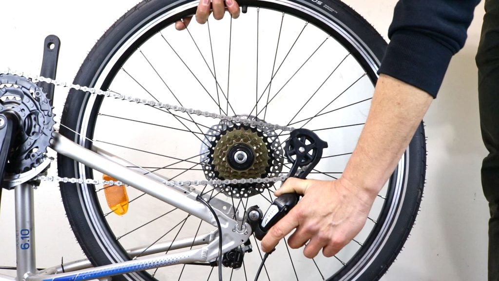 how to remove rear bike wheel