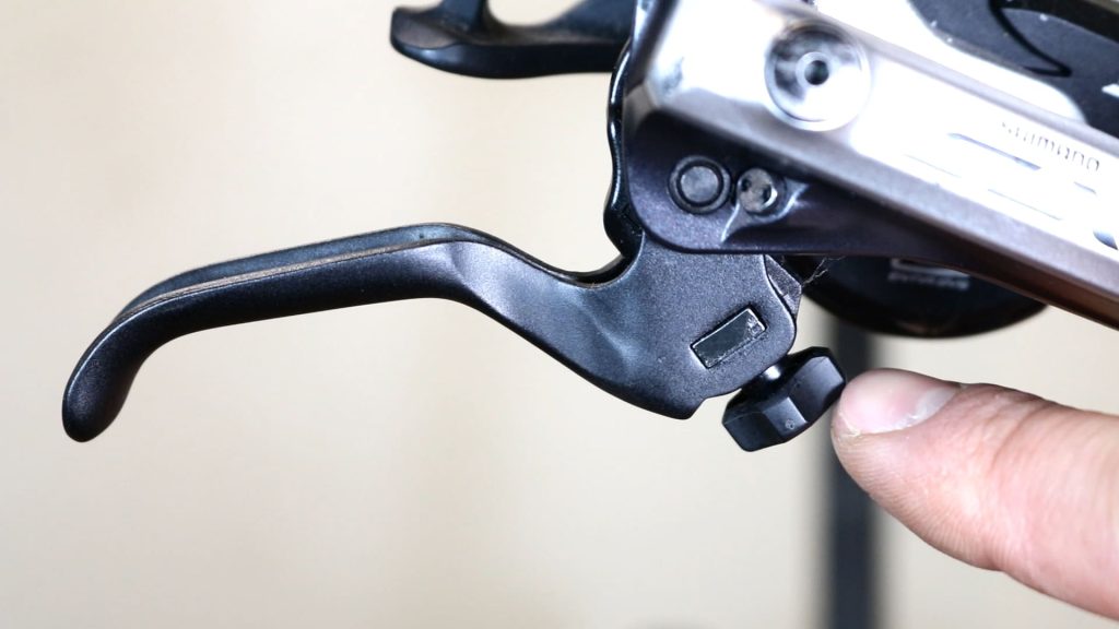 adjust brake lever reach on disc brake levers with knurled knob 