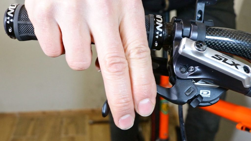 how to adjust brake levers on a mountain bike