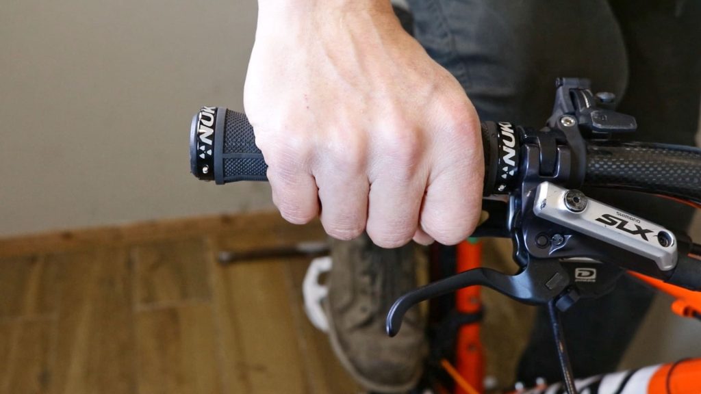 how to adjust brake levers on a mountain bike