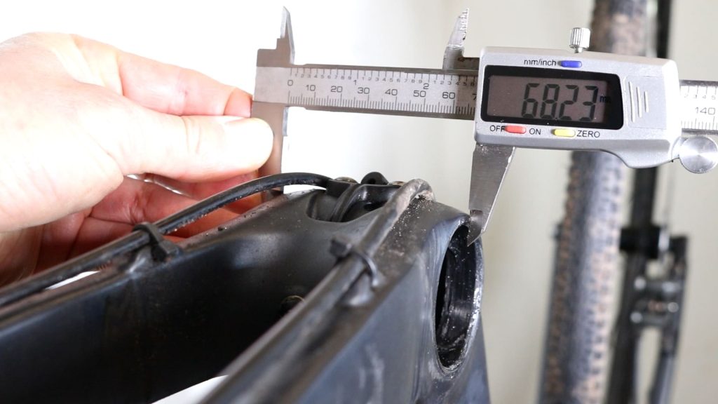 Measuring bottom bracket shell width