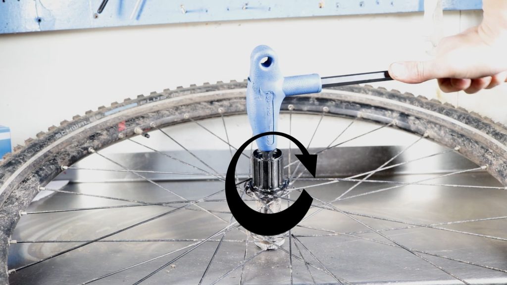 Tightening shimano freehub clockwise