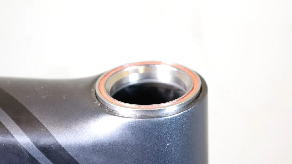 integrated bike headset types have bearings fittied inside the head tube