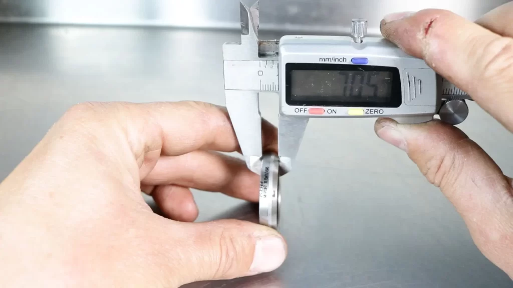 Measuring the thickness of an integrated headset bearing