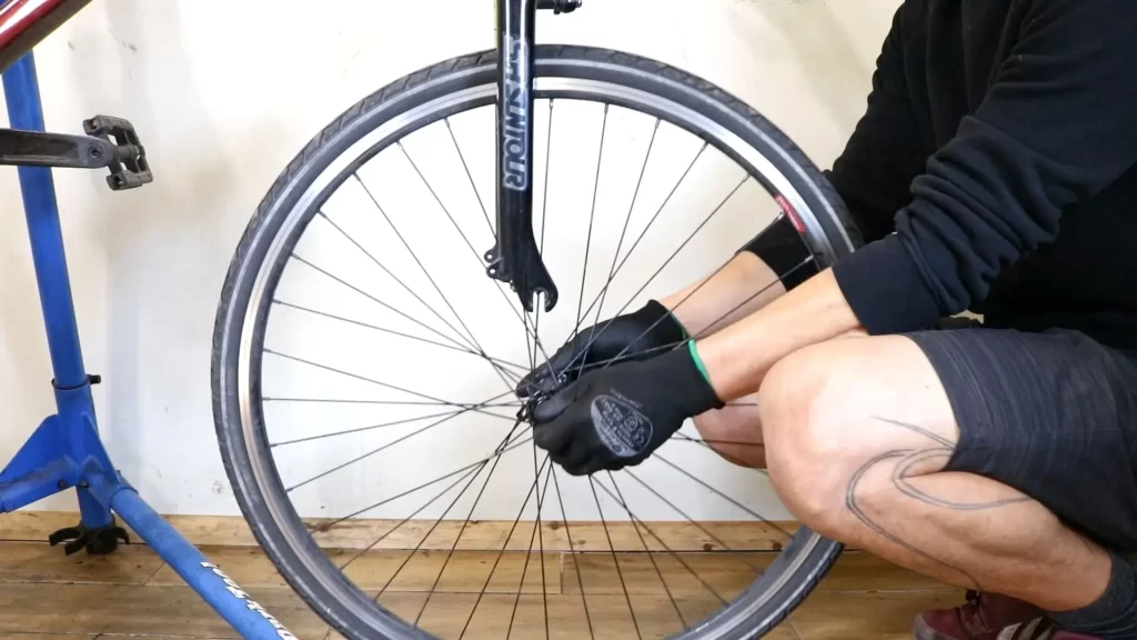 remove the front wheel from suntour forks